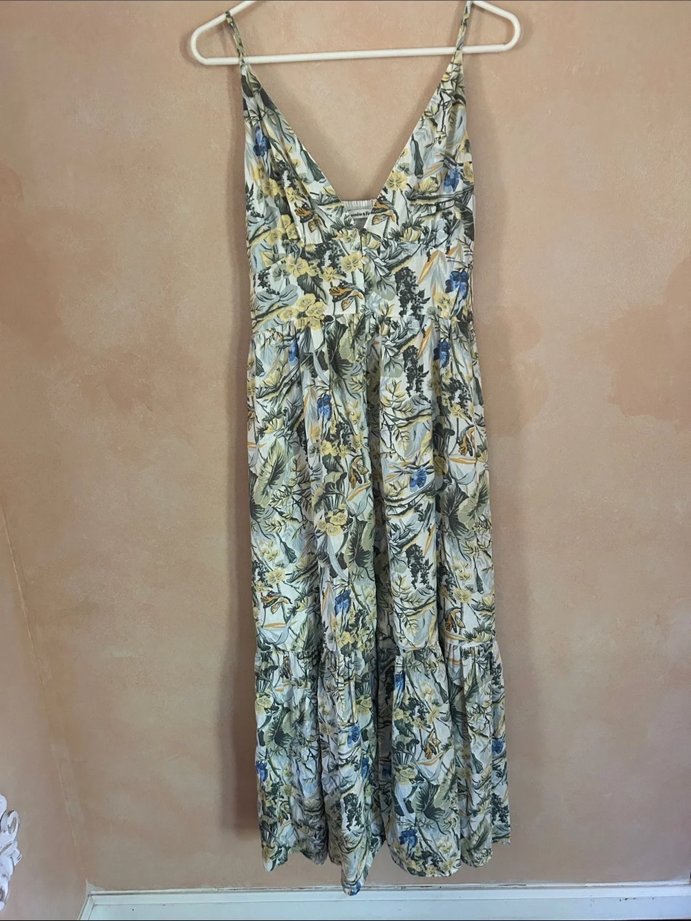 Abercrombie & Fitch  Floral V-Neck Spaghetti Strap Maxi Dress size medium